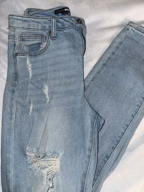Light wash mid rise denim